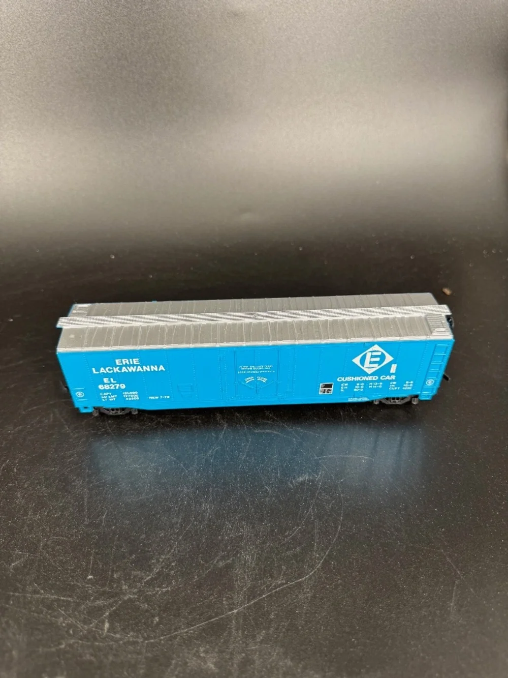 Bachmann HO Scale 51' Erie Lackawanna 68279 Steel Plug Door Box Car No box